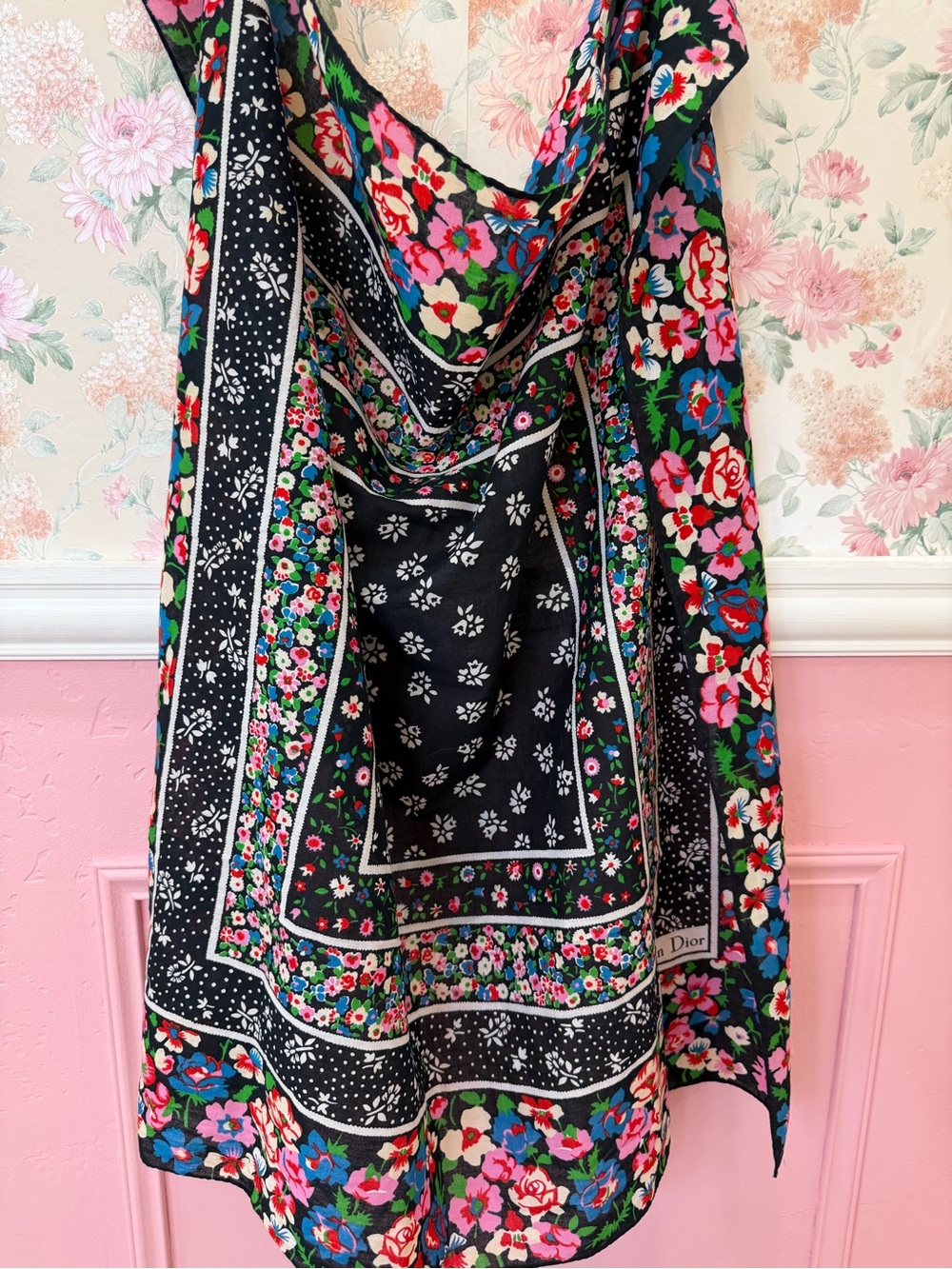 Scarf Subcategory Identification - Picture 3 of 5